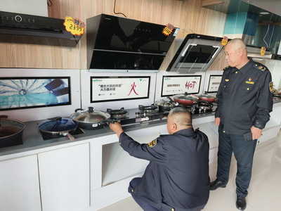 新巴爾虎左旗市場(chǎng)監(jiān)督管理局開(kāi)展燃?xì)庠罹呒傲闩浼?zhuān)項(xiàng)檢查，筑牢家用電器安全防線